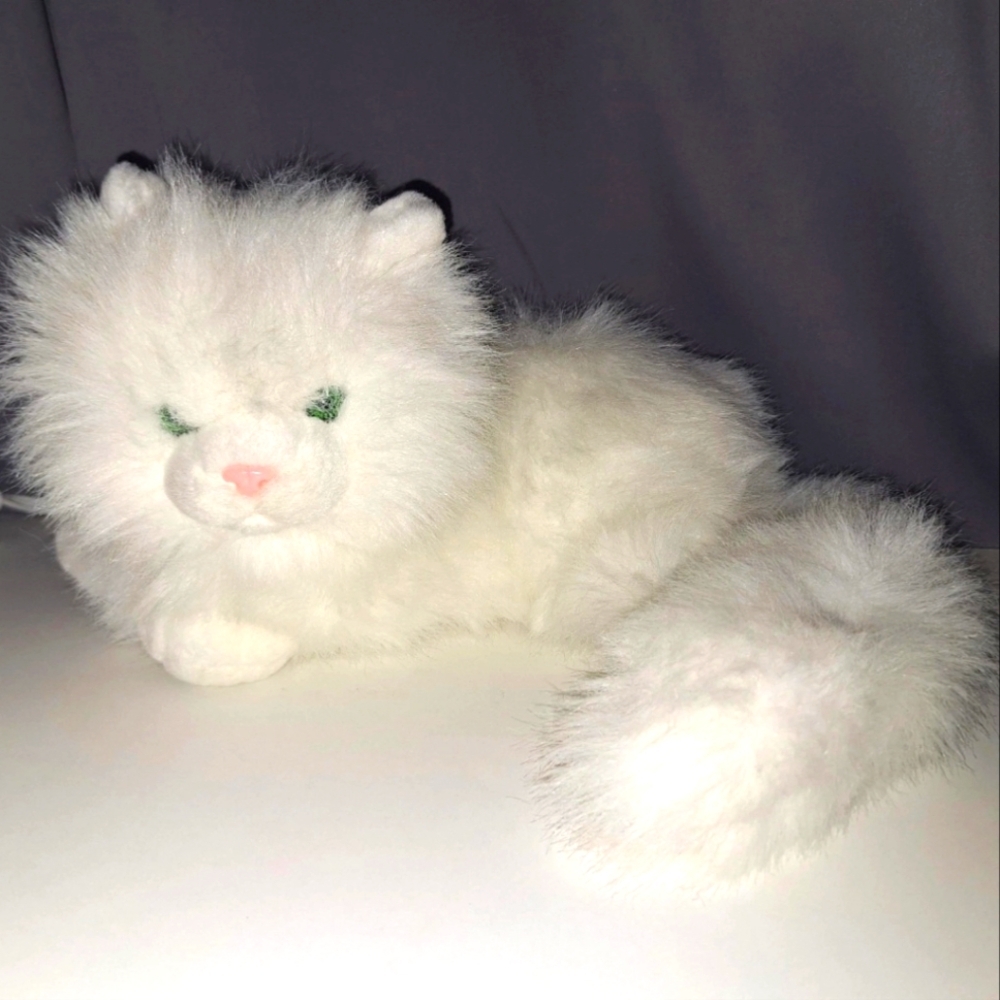 Russ Berrie Nikki White Persian Cat Plush Stuffed Animal Green Eyes Fluffy Prop